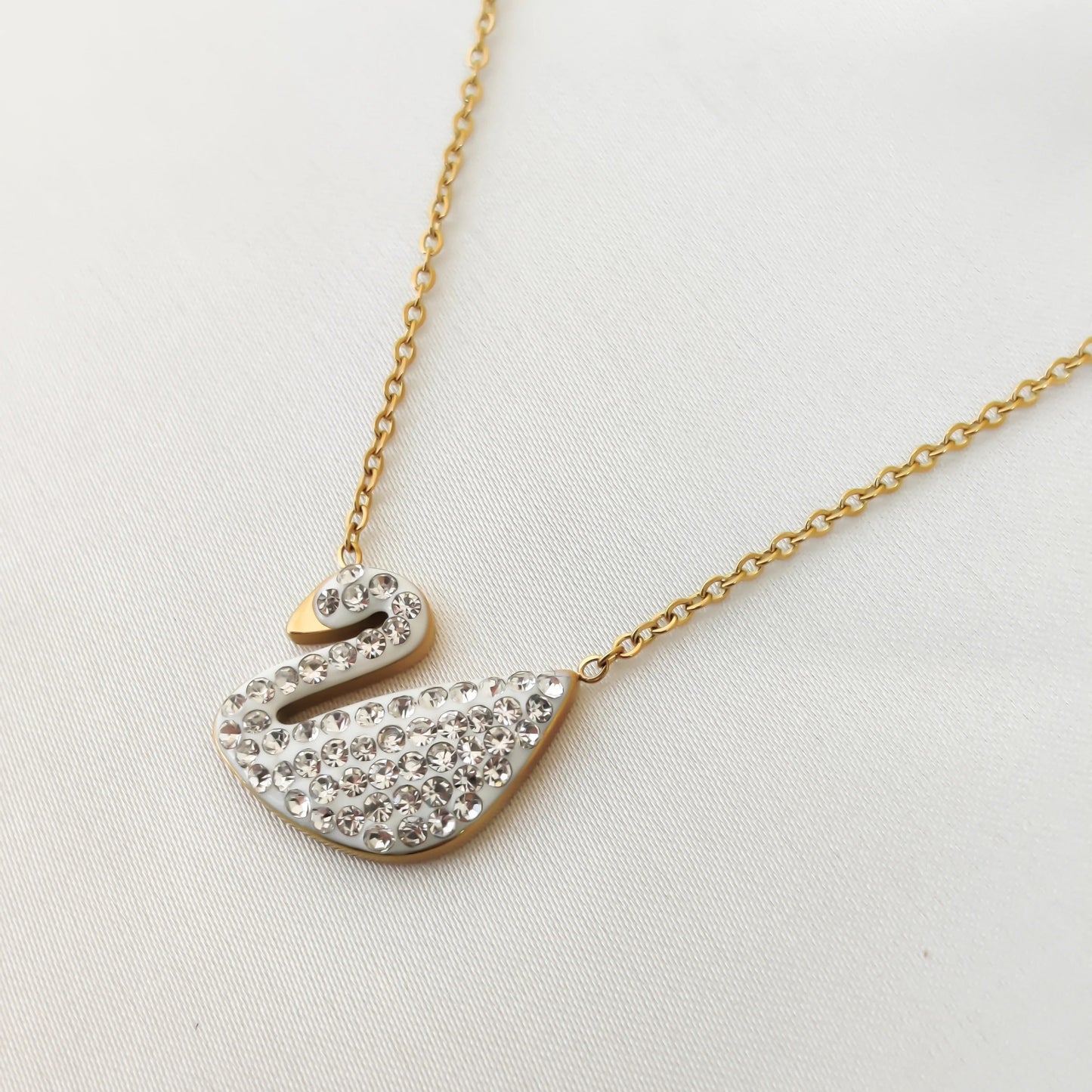 Swan Necklace White