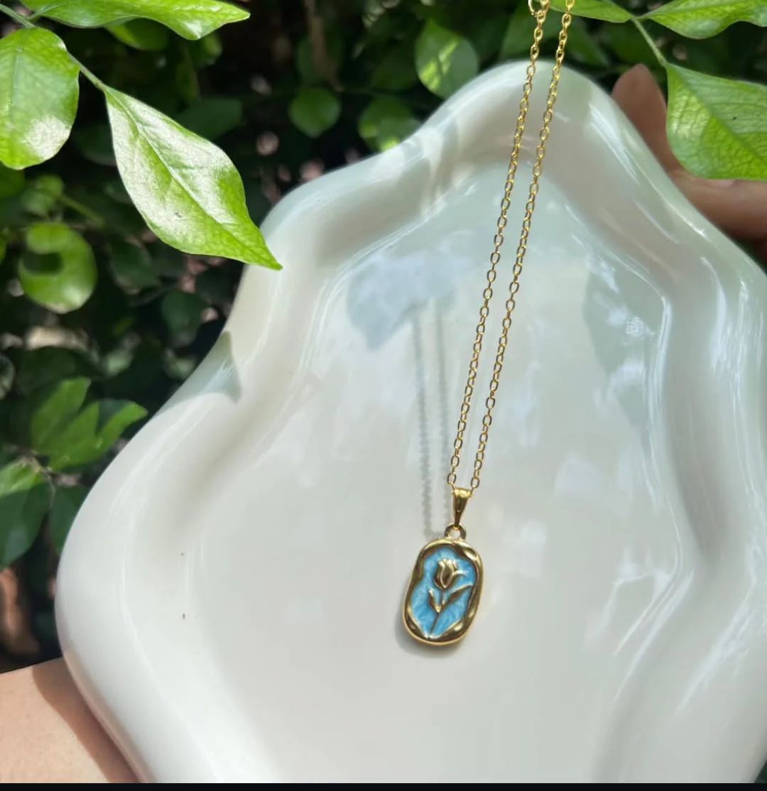 Rose Pendant Necklace