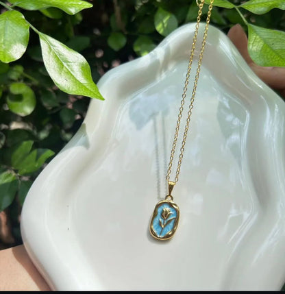 Rose Pendant Necklace